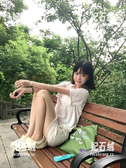 下载了51cg吃瓜，黑料夹心套餐免费送，真香！