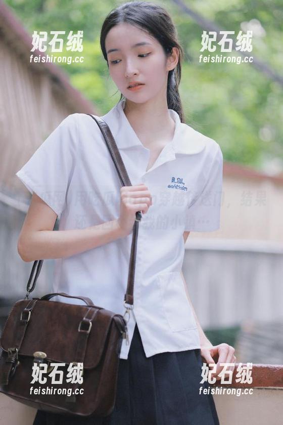 用吃瓜网app穿越传送门，结果还是回不到我的小镇…