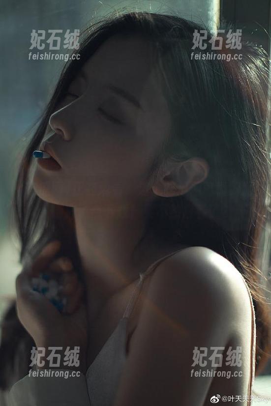 正在观看，这个吃瓜网可真好啊，别忘了点下载！要不然白看了？